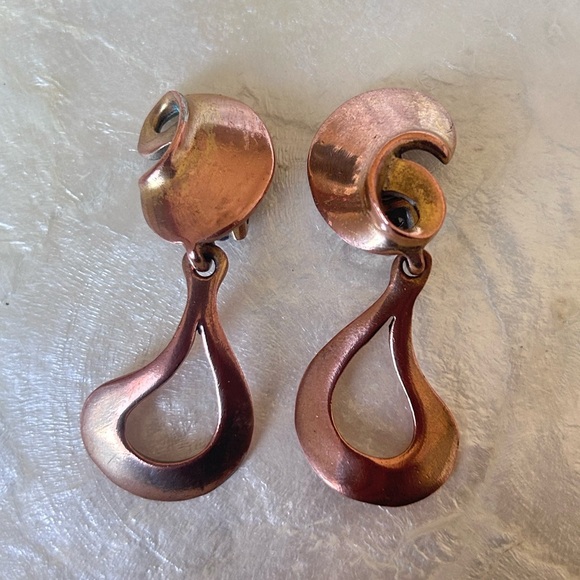 Oscar de la Renta Jewelry - Vintage Oscar De La Renta Signed Clip Earrings Rose gold tone